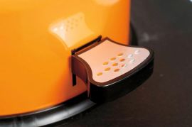 Abfallbehlter mit Trittmechanismus