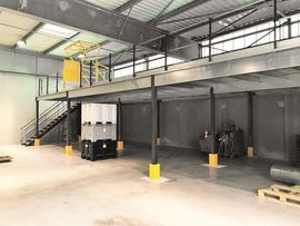 LAGERBHNE MIT BODEN - 3.000 X 6.000 X 9.000 MM (HXBXT) - 250 KG/QM - Graphitgrau RAL 7024